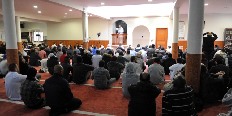 La-mosquee-de-l-imam-salafiste-de-Brest-fermee-selon-Francois-Hollande-reste-ouverte.jpg